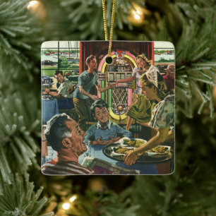 Ornamento De Cerâmica Jantar Familiar Antigo em um Restaurante com uma J