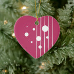 Ornamento De Cerâmica Lace of Love<br><div class="desc">Celebrar a beleza do amor com esta design única de "Lace of Love", com um coração dividido em dois padrões complementares. Um lado mostra bolinhas brincalhonas, enquanto o outro é enfeitado com linhas verticais elegantes, simbolizando equilíbrio e harmonia. A simplicidade moderna desse design a torna perfeita para expressar emoções sinceras...</div>