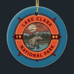 Ornamento De Cerâmica Lago Clark National Park Brown Bear Retro Compass<br><div class="desc">Lago Clark vetor trabalho de arte design. O parque é uma terra de beleza impressionante. O vapor vulcânico,  a salmoura,  o urso forrageiro e as montanhas rugosas refletem-se em lagos turquesas em xisto.</div>