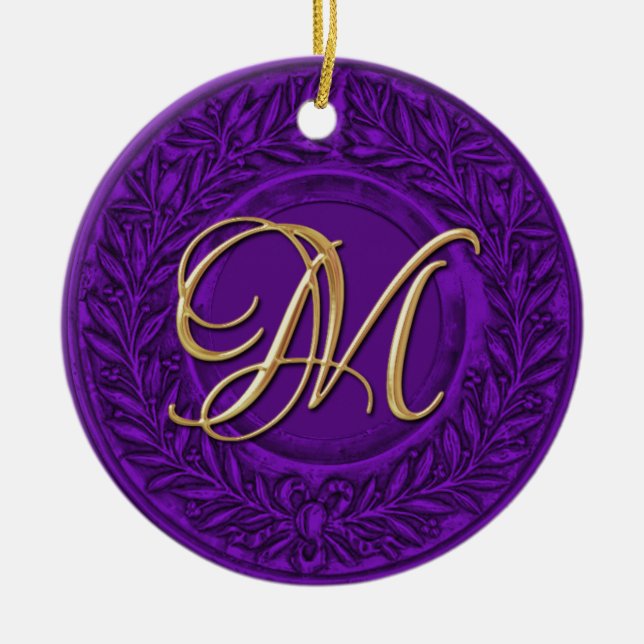 Ornamento De Cerâmica Laurel Wreath with Gold Monogram in Purple (Frente)