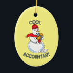 Ornamento De Cerâmica Legal Contador Snowman<br><div class="desc">Legal texto de contador com um boneco de neve com uma calculadora e uma folha de reembolso de impostos aos seus pés é um design de presente engraçado para contadores públicos certificados e alunos de contabilidade.</div>