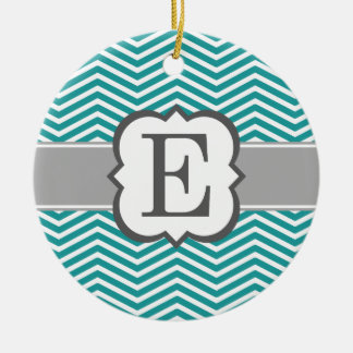 Ornamento De Cerâmica Letra Teal Branco Monograma E Chevron