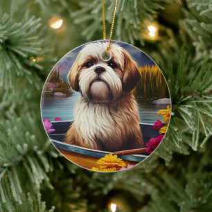 Ornamento De Cerâmica Lhasa Apso em uma Canoa: Uma Aventura Cênica