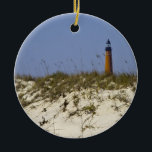 Ornamento De Cerâmica Lighthouse Ponce Inlet Florida Beach Personalize<br><div class="desc">Foto bonito do Farol de entrada Ponce,  perto da praia de Daytona,  na Flórida,  tirada de uma praia num dia com um céu azul. O texto no verso diz,  "Farol de entrada Ponce,  Flórida",  mas pode ser alterado e personalizado para ajustado das suas necessidades!</div>