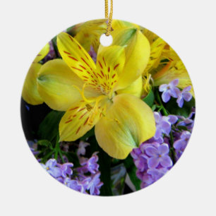 Ornamento De Cerâmica Lírios Amarelos e Flores Lilases Roxos