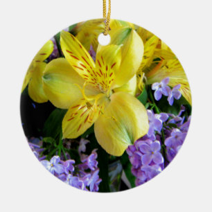 Ornamento De Cerâmica Lírios Amarelos e Flores Lilases Roxos