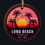 Ornamento De Cerâmica Long Beach California Retro Sunset Souvenirs 80s<br><div class="desc">Long Beach California Tropical Retro Sunset design. Encaixe-se na nostalgia de Long Beach com o nosso souvenir vintage, projetado especificamente para férias à beira-mar. Lembrando de uma era passada, este design encapsula a tranquilidade e beleza da enseada, servindo como um belo lembrete de sua fuga ao lado da praia. -...</div>