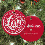 Ornamento De Cerâmica Love Personated Casal Natal Holiday Red<br><div class="desc">Personalize facilmente este belo Enfeites de natal de design "Amor" com os seus nomes personalizados no verso.</div>