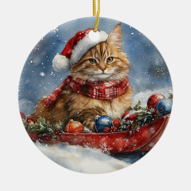 Ornamento De Cerâmica Maine Coon Cat em Sledge Deixe nevar Natal (Frente)