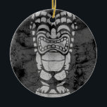 Ornamento De Cerâmica Makapuu Beach Hawaiian Rindo Tiki Batik<br><div class="desc">Uma design de tiki rindo com textura batik. Essa tiki lembra os designs usados nas camisas de aloha da vintage nos anos 40 e anos 50. Este design vem em várias cores.</div>