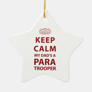ORNAMENTO DE CERÂMICA MANTENHA A CALMA QUE MEU PAI É UM PARAMILITAR