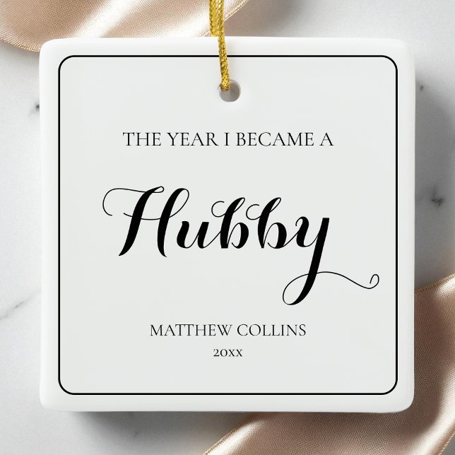 Ornamento De Cerâmica Marido de Natal Preto e Branco Simples (Black and White Simple First Christmas Husband Ceramic Ornament)