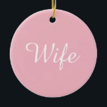 Ornamento De Cerâmica Melhor Esposa do Mundo Escrita, Roteiro Rosa Rosa<br><div class="desc">Personalize sua esposa especial para criar um presente único para aniversários, casamentos, Natal ou qualquer dia que você quiser mostrar o quanto ela significa para você. Uma maneira perfeita de mostrar a ela o quão incrível ela é todos os dias. Projetado por Thisnotme©</div>