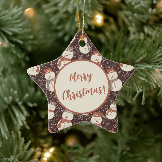 Ornamento De Cerâmica Mellow Snowmen - Feliz Natal! Vermelho editável. (Árvore)