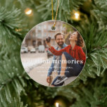 Ornamento De Cerâmica Memória de Férias | Sentimental Photo Keepsaet<br><div class="desc">Capture a alegria do viagem com nossa Memória de Férias Sentimental Foto Keepsasasasament Cerâmica! Este ornamento personalizado é perfeito para preservar aqueles momentos queridos de uma viagem especial, seja uma aventura no exterior ou uma fuga relaxante. Simplesmente personalize-o com sua foto favorita de férias, transformando esse ornamento cerâmico de alta...</div>