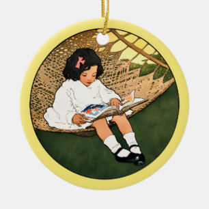 Ornamento De Cerâmica Menina Antiga Lendo em uma Rede