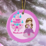 Ornamento De Cerâmica Menina de Princesa Bestiça Personalizada<br><div class="desc">Um bonito Enfeites de natal da princesa personalizado apresentando uma linda garotinha em um vestido de baile de rainha com arcos cor-de-rosa em frente a um castelo azul rosa e gelo. Um belo presente personalizado para uma menina durante o feriado. Adicione o nome do seu filho debaixo dos degraus do...</div>