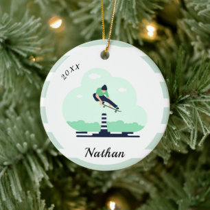 Ornamento De Cerâmica Menino Skateboard Nome do Skater e Ano Trendy Gree