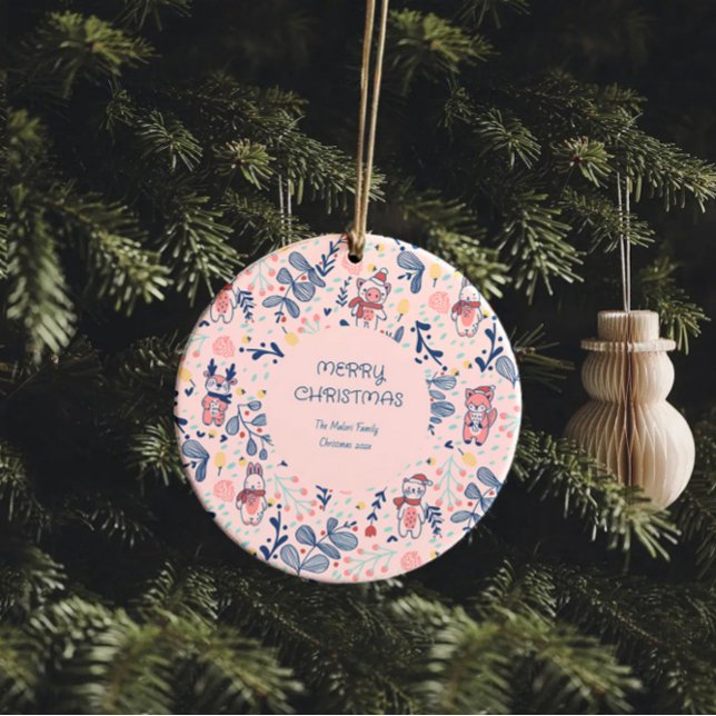 Ornamento De Cerâmica Merry Christmas Woodland Friends in Winter Forest  (Criador carregado)