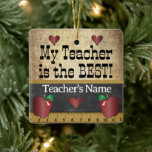 Ornamento De Cerâmica Meu professor é o melhor | Vintage<br><div class="desc">🥇 UM DESIGN DE ARTE DE DIREITOS AUTORAIS ORIGINAL, DE Donna Siegrist, DISPONÍVEL SOMENTE NO ZAZZLE! Vintage Styled Você é o Melhor Enfeites de natal de Professores pronto para personalizar. ✔ NOTA: APENAS MUDE AS ÁREAS MODELO NECESSÁRIAS! 😀 Se necessário, você pode remover parte do texto e começar a adicionar...</div>