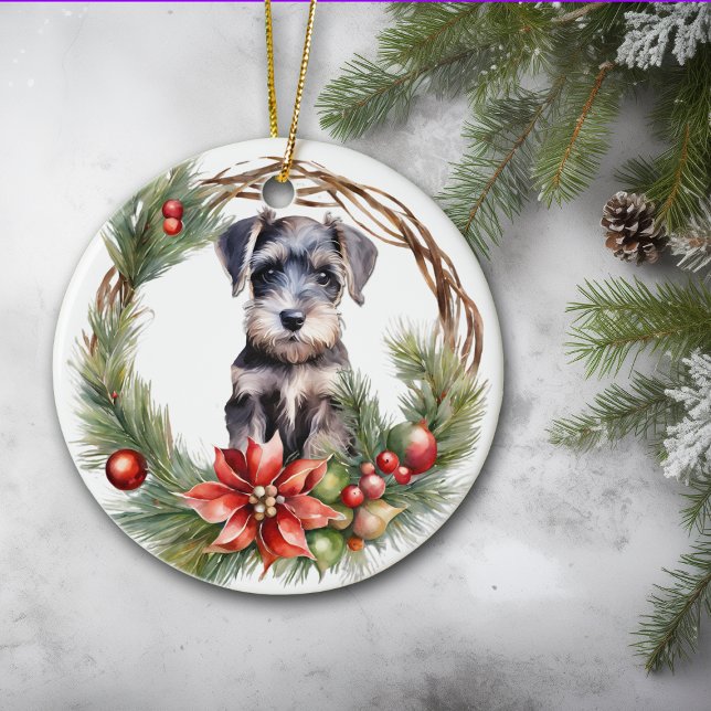 Ornamento De Cerâmica Miniatura Schnauzer Puppy Poinsettia Wreath (Criador carregado)