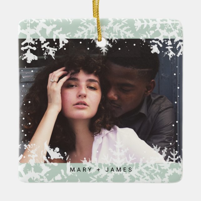Ornamento De Cerâmica Minimal Snowflakes Frame | Merry and Married Photo (Frente)