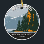 Ornamento De Cerâmica Mister Fjords Monumento Nacional Novo Eddystone<br><div class="desc">Misty Fjords vetor trabalho de arte design. Chamado de O Yosemite do Norte por sua geologia semelhante,  o monumento tem granito muito comum,  de cor clara,  esculpido por geleiras que entrelaçavam dedos em forma de U.</div>