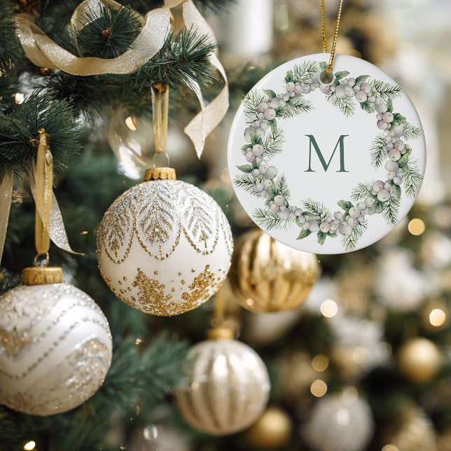 Ornamento De Cerâmica Mistletoy White Berry Monogrammed Wreath Christmas (Mistletoe Monogrammed Christmas Ornament)