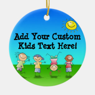 Ornamento De Cerâmica Miúdos que jogam fora em um dia ensolarado