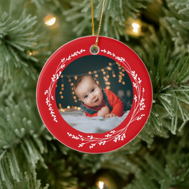 Ornamento De Cerâmica Modern Elegant Baby First Christmas Red (Árvore)