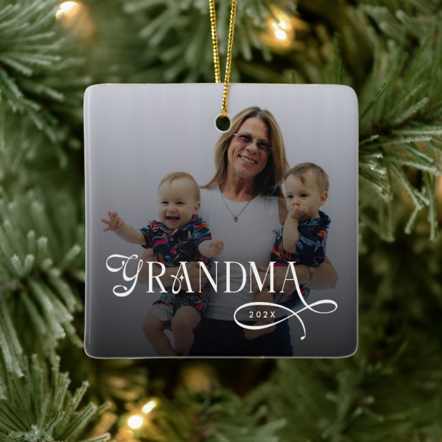 Ornamento De Cerâmica Modern Grandma Photo Personalized (Árvore)