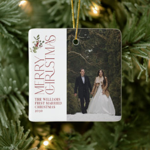 Ornamento De Cerâmica Modern Newlyweds Primeiro Casou Foto De Natal