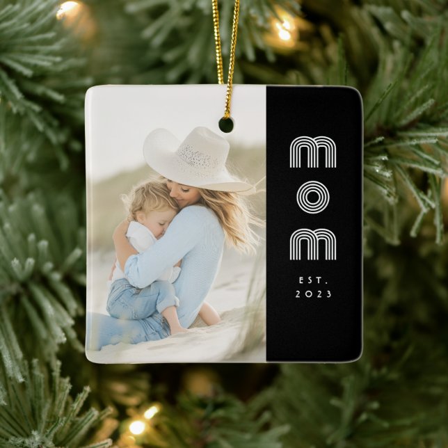 Ornamento De Cerâmica Mom Established Black White Retro Script Photo  (Árvore)