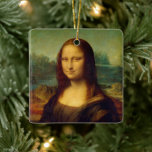 Ornamento De Cerâmica Mona Lisa | Leonardo da Vinci<br><div class="desc">Mona Lisa (1503-1506) apresentada pelo artista Renascentista italiano Leonardo da Vinci. O trabalho original é óleo no painel de madeira poplar. Pensa-se que esta famosa pintura seja um retrato de Lisa Gherardini, e foi aclamada como "a mais conhecida, a mais visitada, a mais escrita, a mais cantada, a mais parodiada...</div>