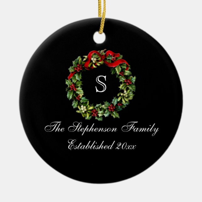 Ornamento De Cerâmica Monograma Clássico Holly Wreath Natal Personalizad (Frente)