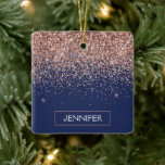 Ornamento De Cerâmica Monograma com brilho Cor-de-rosa Rosa, cor-de-rosa<br><div class="desc">Rosa Dourado - Cor-de-rosa pincelado e Marinho Azul,  Nome do Monograma e Enfeites de natal Inicial. Isto faz o doce e perfeito aniversário de 16 anos,  casamento,  chá de panela,  aniversário,  chá de fraldas ou festa de solteira presente para alguém que ama luxo de luxo e estilos quíticos.</div>