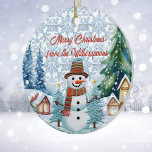 Ornamento De Cerâmica Monograma da Vila Snowman, encantadora de Natal<br><div class="desc">Este Enfeites de natal personalizado apresenta uma cena antiquada de uma vila nevada, torcendo árvores Evergreen, uma vila encantadora, e um boneco de neve caprichoso. O boneco de neve, com sua carf listrada vermelha e verde, nariz de cenoura, e chapéu de cima, parece que ele foi construído a partir de...</div>