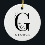 Ornamento De Cerâmica Monograma G Nome Celestial<br><div class="desc">Adicione um toque de magia celestial à sua decoração de férias com este Enfeites de natal monográfico espantoso! Apresentando uma carta adornada com estrelas pequenas e luas à sua volta e a sua escolha de nome por baixo, este ornamento personalizado é o nome perfeito para a temporada. Ele ajustado confortavelmente...</div>