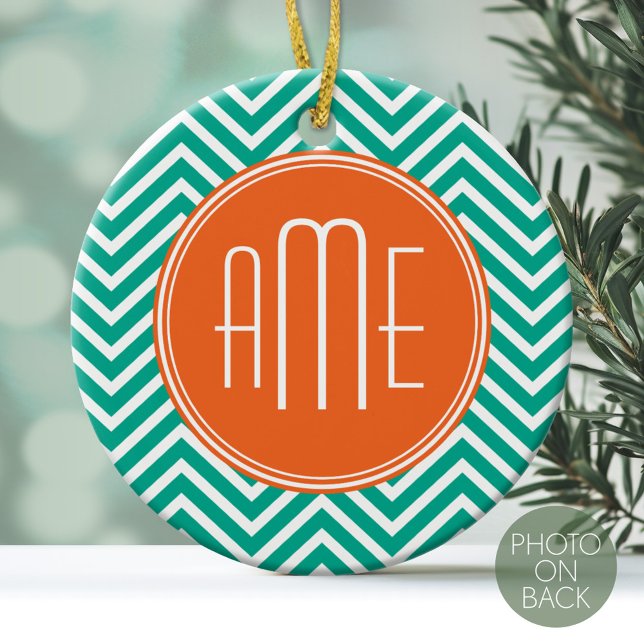 Ornamento De Cerâmica Monograma Personalizado de Cevrons Laranja e Esmer (Personalized Photo Ornament with Monogram)