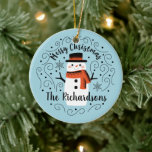 Ornamento De Cerâmica Monograma - Trendy Snowman<br><div class="desc">Um bonitinho bonitinho bonitinho de Natal com as palavras Feliz Natal decora este ornamento. Personalize-o com o seu nome de família. Um sotaque divertido para o Natal. Projetado para você pelo Blackberry Boulevard.</div>