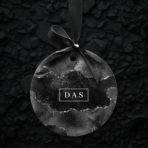 Ornamento De Cerâmica Moody Agate   Monograma do Gótico de Prata Preta O