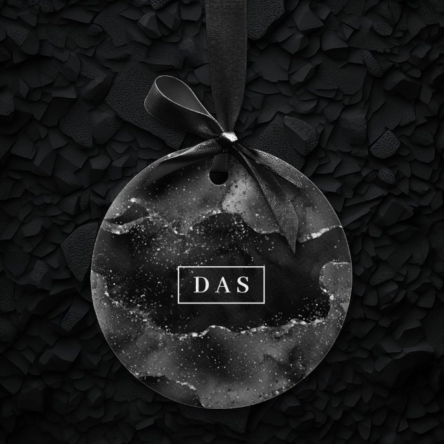 Ornamento De Cerâmica Moody Agate | Monograma do Gótico de Prata Preta O (Criador carregado)