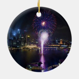 Ornamento De Cerâmica Mostra dos fogos-de-artifício na skyline da cidad