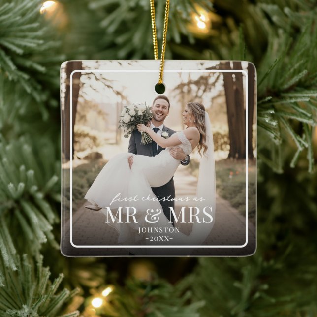 Ornamento De Cerâmica Mr & Mrs First Chirstmas Boarder Custom Photo  (Árvore)