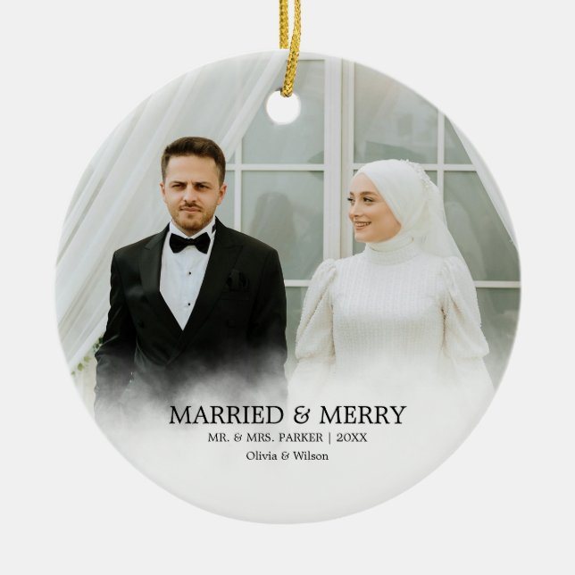 Ornamento De Cerâmica Mr. & Mrs. | Married & Merry First Christmas Photo (Frente)