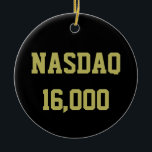 Ornamento De Cerâmica NASDAQ 16000 Celebração do mercado de ações<br><div class="desc">O índice composto NASDAQ rastreia o mercado bolsista Nasdaq, uma bolsa eletrônica em Wall Street, onde os negociantes e investidores individuais comprares e vendem títulos. Muitas das mais importantes ações de tecnologia negociam na plataforma Nasdaq. Muitas vezes, os comerciantes celebram quando a NASDAQ atinge um novo nível elevado. Junte-se à...</div>