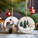 Ornamento De Cerâmica Natal da Família Florestal Elegante<br><div class="desc">Procurando por uma manutenção de férias inesquecível? Nosso Enfeites de natal Fotográfico da Família Tema Woodland é a maneira perfeita de capturar esses momentos mágicos. Personalize o seu ornamento com uma famosa foto da família e crie uma decoração de férias única que será preciosa nos próximos anos. Uma herança perfeita...</div>