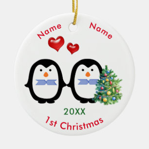 Ornamento De Cerâmica Natal dos homens Loving do casal dois do pinguim 