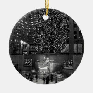 Ornamento De Cerâmica Natal no centro de Rockefeller & nos patinadores