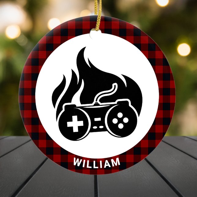 Ornamento De Cerâmica Natal Personalizado da Xadrez Vermelha do Nome do  (Gamer Boy Name Red Plaid Custom Christmas Ceramic Ornament
)